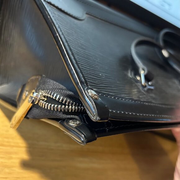 Womens Louis Vuitton AP1029 Epi Madeleine PM Black Leather Shoulder Handbag - Picture 14 of 16